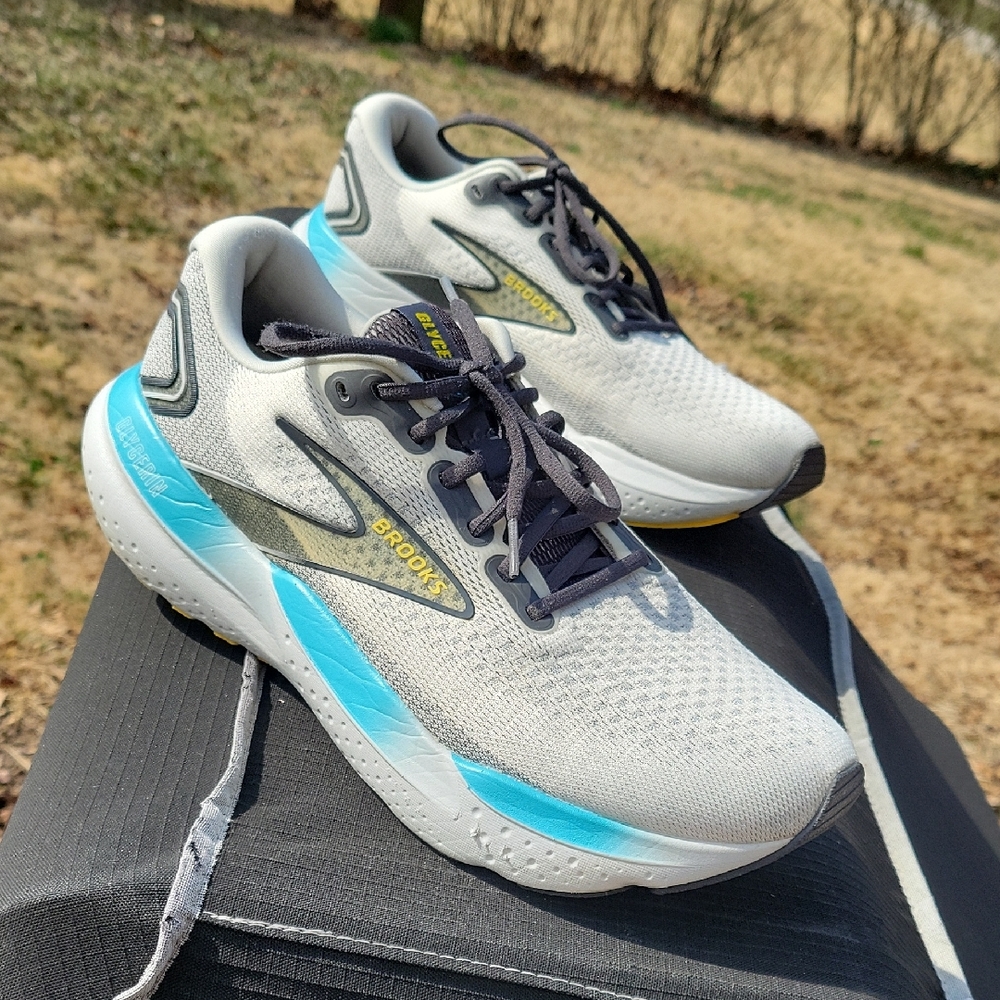 Brooks Men's Light Gray and Blue Running Sneakers